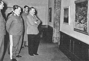 Гитлер и Геринг отбирают картины 