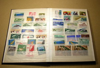 Коллекция почтовых марок Японии, хранящаяся в кляссере